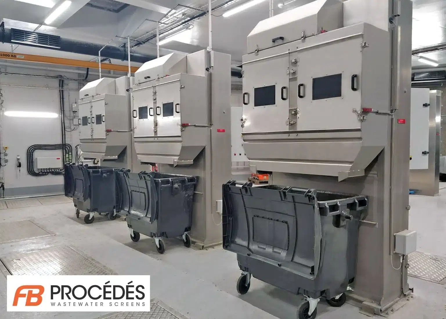 Trois dégrilleurs dans une station d'épuration