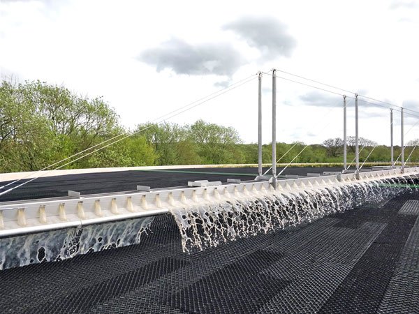 Sprinkler sur un lit bactérien avec bras ouverts