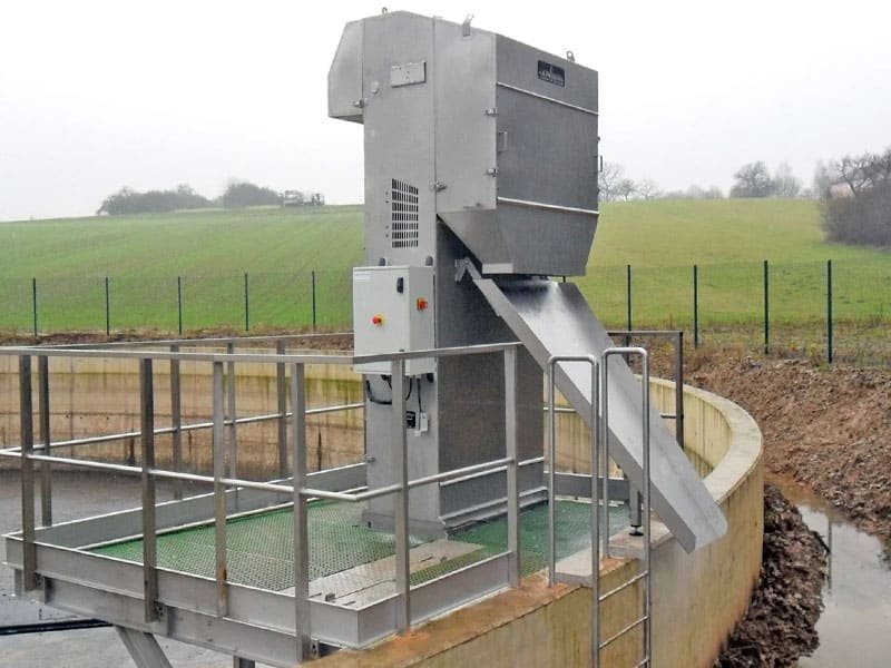 Dégrilleur dans un bassin d'orage