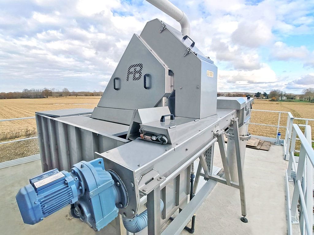 dégrilleur escalier avec une vis de transport
