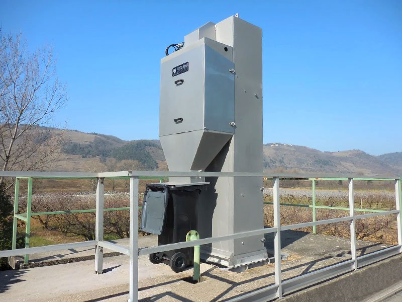 Dégrilleur sur une prise d'eau