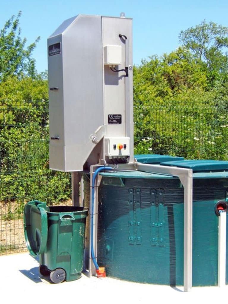 Un dégrilleur fb procédés dans un poste de relevage polyester